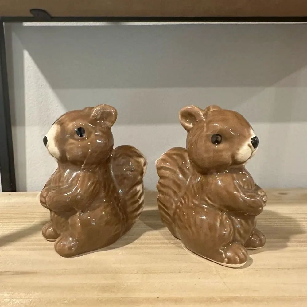 Vintage Ceramic Squirrels Brown Salt & Pepper shakers